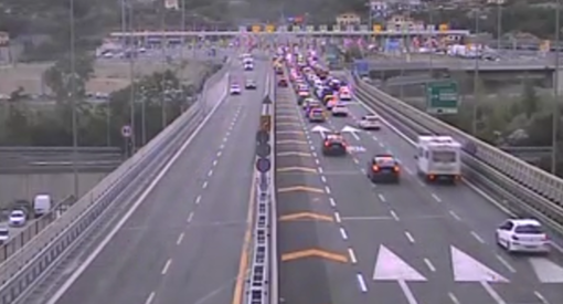 Giornata di rientri in provincia di Imperia: traffico intenso sull’A10 in direzione Francia e rallentamenti verso Savona Giornata di rientri in provincia di Imperia: traffico intenso sull’A10 in direzione Francia e rallentamenti verso Savona