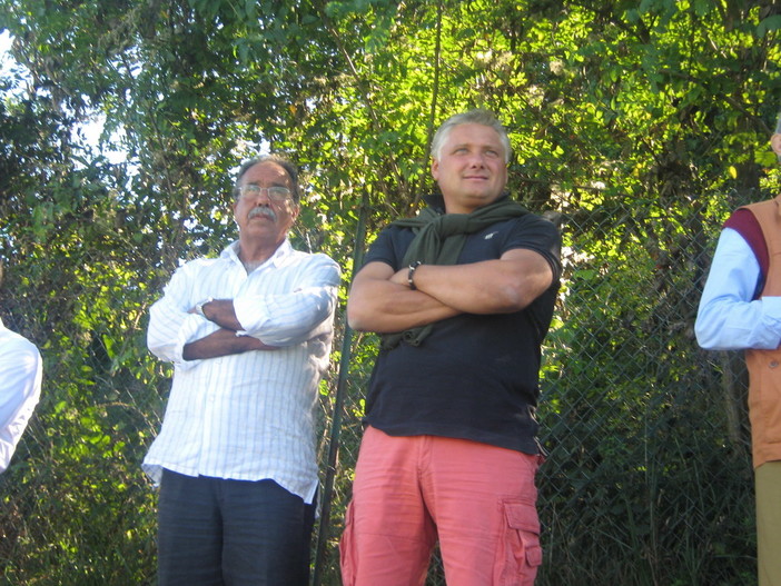 a sinistra Sinagra in tribuna al "Corrent" a fianco del presidente Gagliano