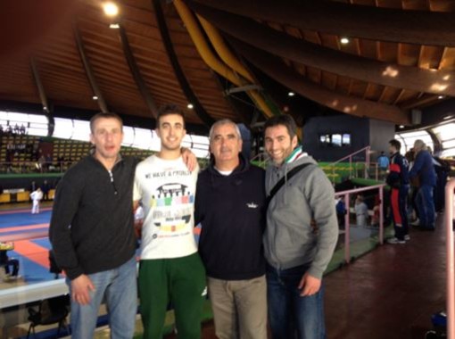 Marco Corradi, Andrea Pastorelli, il M° Lucio Garzia e Luca La Rosa presso il Centro Olimpico Federale Fijlkam “Matteo Pellicone” di Ostia-Roma Marco Corradi, Andrea Pastorelli, il M° Lucio Garzia e Luca La Rosa presso il Centro Olimpico Federale Fijlkam “Matteo Pellicone” di Ostia-Roma