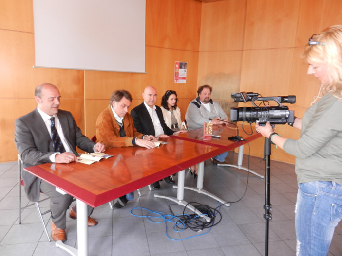 Presentato oggi in provincia il convegno 'La Sacra Sindone e i Templari' Presentato oggi in provincia il convegno 'La Sacra Sindone e i Templari'