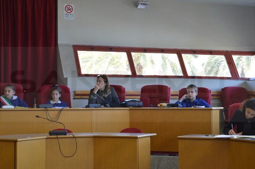 Taggia: barriere architettoniche, pulizia delle spiagge e campo da pump track al centro del Consiglio comunale dei Ragazzi