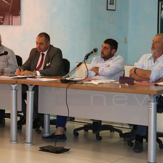 Vallecrosia: ringhiera della passeggiata sul lungomare, il Sindaco convoca la ditta, opposizione “È stato perseguito il nostro intento, quello non di fare della sterile polemica”