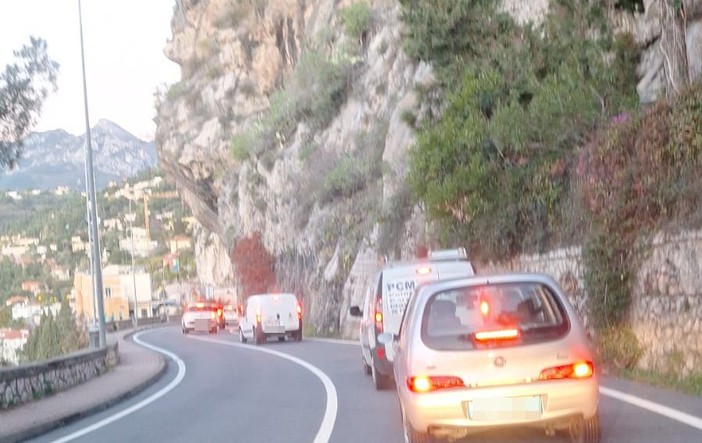 Mobilità, Cgil Frontalieri Ventimiglia: "Potenziamento dei treni e abbonamenti per l'autostrada uniche proposte percorribili"