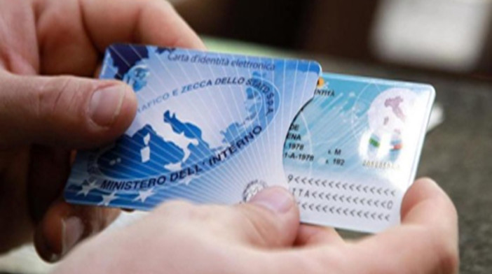 Soldano: in arrivo la carta d’identità elettronica, la prima è stata rilasciata al Sindaco Antonio Fimmanò Soldano: in arrivo la carta d’identità elettronica, la prima è stata rilasciata al Sindaco Antonio Fimmanò