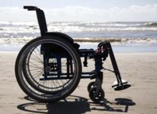 Camporosso: la famiglia Cuomo dona una serie di presidi sanitari all'Aceb, ne beneficeranno i servizi sociali della zona Camporosso: la famiglia Cuomo dona una serie di presidi sanitari all'Aceb, ne beneficeranno i servizi sociali della zona