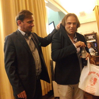 Sanremo: concluso alle 5 di mattina il consiglio sull'Imu. Tra sonnellini e letture di libri, Lupi sorprende Lombardi con un kebab