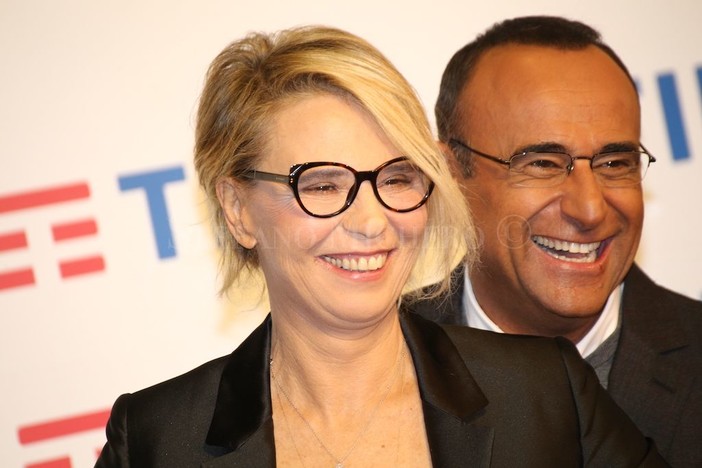 #Sanremo2017: Maria De Filippi svela "Piersilvio mi ha fatto recapitare un mazzo di fiori" #Sanremo2017: Maria De Filippi svela "Piersilvio mi ha fatto recapitare un mazzo di fiori"