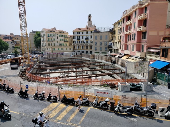 Sanremo: lavori fermi e preoccupazione tra i residenti, un lettore contesta anche la chiusura di piazza Nota Sanremo: lavori fermi e preoccupazione tra i residenti, un lettore contesta anche la chiusura di piazza Nota