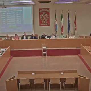 Ventimiglia approva la mozione emendata sull'elioterapia: vota contro solo Scullino Ventimiglia approva la mozione emendata sull'elioterapia: vota contro solo Scullino
