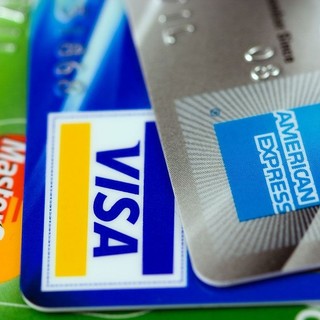 Carte di credito e bancomat: l'ascesa della moneta virtuale in Italia