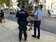 Sanremo, dodici ore di controlli per la Polizia locale: ordinanza antialcol, 99 orologi sequestrati e verifiche sui senzatetto