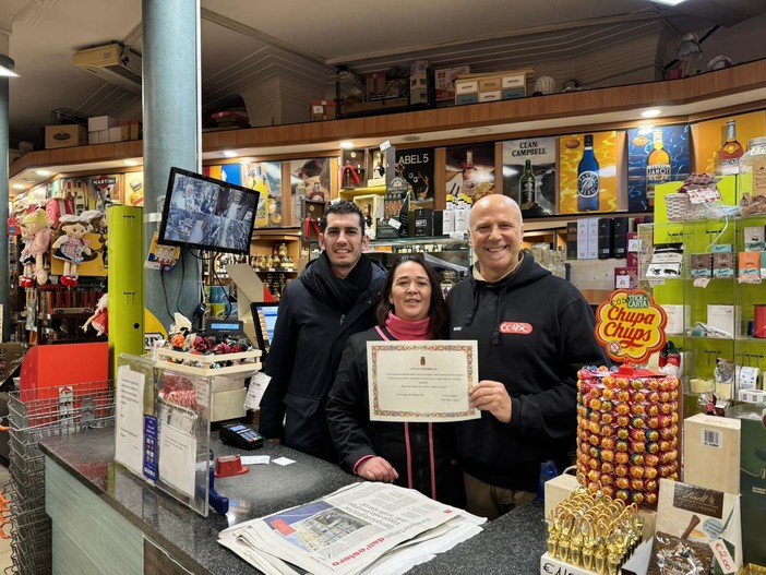 Ventimiglia, Coppo 1896 vince la prima edizione di “Natale in Vetrina” (Foto)