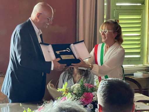 Cervo: a Palazzo Viale conferita la cittadinanza onoraria al professor Walter Barberis