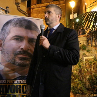 Più di 150 persone al comizio di CasaPound a Imperia, Di Stefano: "Parliamo di lavoro, Stato e Nazione. Il 3% è alla nostra portata" (INTERVISTE) Più di 150 persone al comizio di CasaPound a Imperia, Di Stefano: "Parliamo di lavoro, Stato e Nazione. Il 3% è alla nostra portata" (INTERVISTE)