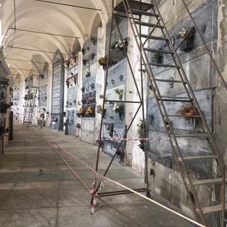 Imperia, luci votive al cimitero di Oneglia: a breve il bando per ripristinare la manutenzione (Foto)