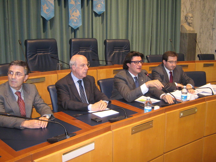 Vinai "Sbloccati i fondi per le unioni dei piccoli comuni". Il 4 dicembre convegno nazionale a Dolceacqua Vinai "Sbloccati i fondi per le unioni dei piccoli comuni". Il 4 dicembre convegno nazionale a Dolceacqua