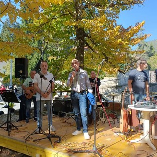 Sanremo: grande successo a San Romolo per la prima 'Castagnata', in tanti sul prato per la festa d'autunno