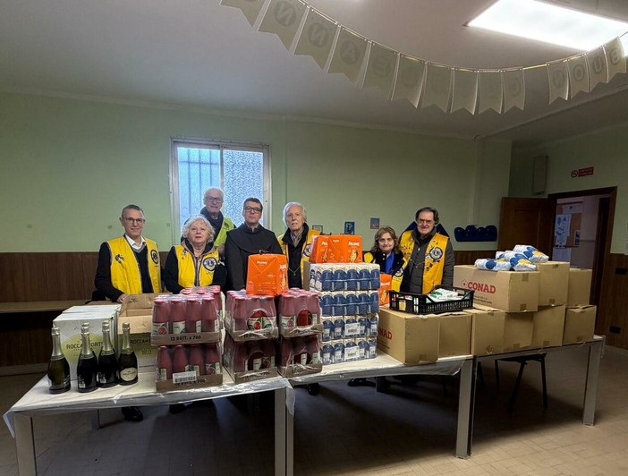 Lions Club Sanremo Host consegna alla Parrocchia della Mercede di S. Martino circa 700 euro di generi alimentari