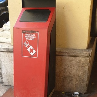 Imperia: rimossi i farmaci scaduti che si trovavano sotto i portici Imperia: rimossi i farmaci scaduti che si trovavano sotto i portici