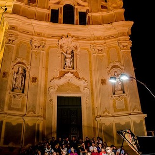 Cervo: grande successo per il concerto "Sul Sagrato dei Corallini" con Chi Ho Han