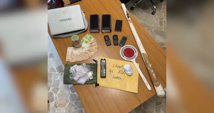 Rapina in un supermercato in Val Bormida, arrestata una donna di Sanremo