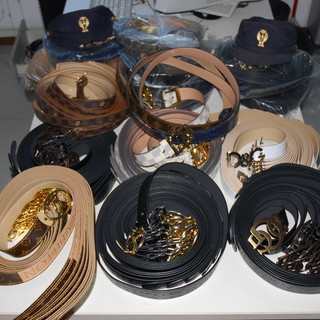 Sanremo: in piazza Eroi auto per nascondere merce contraffatta