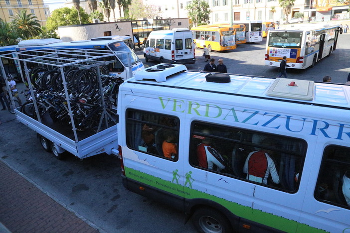 Sanremo: un meccanico della Rt 'salva' la 'Urban Downhill', dopo i vandali di stanotte ripara il pulmino navetta