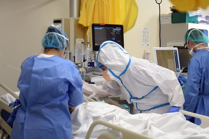 Coronavirus, Toti: “Calano numero totale dei positivi e incidenza. Oltre 20mila vaccini nelle ultime 48 ore” Coronavirus, Toti: “Calano numero totale dei positivi e incidenza. Oltre 20mila vaccini nelle ultime 48 ore”