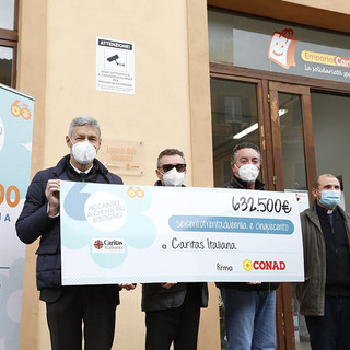 Conad dona 15.600 € alla Diocesi di Ventimiglia Sanremo per aiutare le famiglie in difficoltà Conad dona 15.600 € alla Diocesi di Ventimiglia Sanremo per aiutare le famiglie in difficoltà