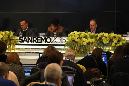 Critiche sulla location del #dopoFestival: "Pessima acustica, Savino costretto a fare i salti mortali"