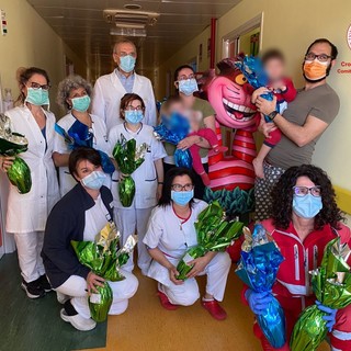 Coronavirus, la Croce Rossa ligure dona le uova di Pasqua ai bambini ricoverati nei reparti pediatrici degli ospedali