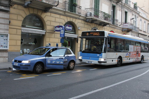 Sanremo: lettore soddisfatto per i controlli sugli autobus contro i venditori di merce contraffatta