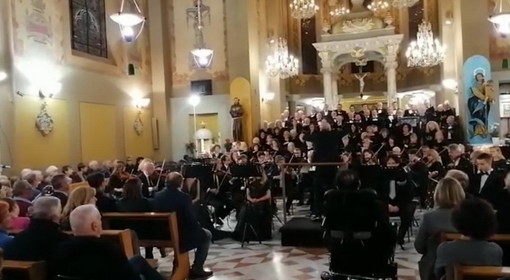 Successo della Sinfonica di Sanremo per il concerto alla Chiesa di Terra Santa di Bordighera Successo della Sinfonica di Sanremo per il concerto alla Chiesa di Terra Santa di Bordighera