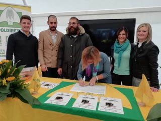 da sinistra Gioele Calvi, Delegato Giovani Impresa Coldiretti Imperia, Gianluca Boeri Presidente di Coldiretti Imperia e Coldiretti Liguria, Davide Busca Delegato Giovani Impresa Liguria, Simona Brizio Responsabile Donne Impresa Imperia, Cristina Adelmi Responsabile Donne Impresa Liguria