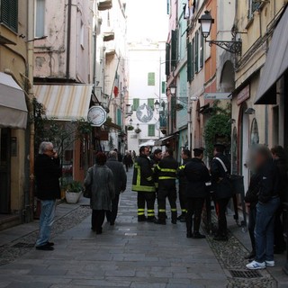 Sanremo: dramma della solitudine in via Corradi, 46enne si suicida ingerendo una serie di farmaci Sanremo: dramma della solitudine in via Corradi, 46enne si suicida ingerendo una serie di farmaci