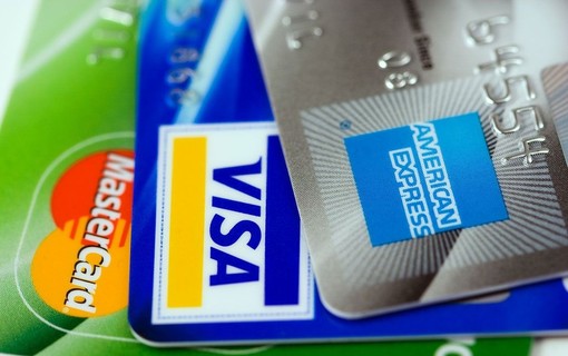 Carte di credito e bancomat: l'ascesa della moneta virtuale in Italia