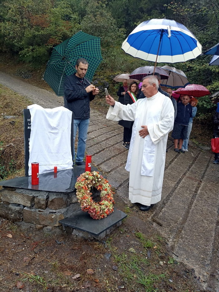 Molini di Triora: inaugurata ieri ad Agaggio la targa in ricordo di Marco Lanteri e Maurizio Moraldo Molini di Triora: inaugurata ieri ad Agaggio la targa in ricordo di Marco Lanteri e Maurizio Moraldo
