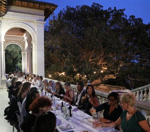 Grandissimo successo a Villa Ormond per la cena dedicata a Leonardo: tutti esauriti i posti disponibili e tanti applausi per una serata incantevole in un’atmosfera da sogno. (Fotogallery)