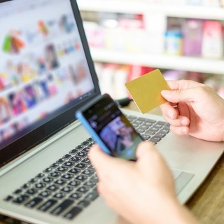 Perché aprire un e-commerce oggi: vantaggi, strumenti e risorse per le aziende Perché aprire un e-commerce oggi: vantaggi, strumenti e risorse per le aziende