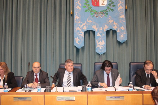 Imperia: inizia il consiglio comunale dedicato al porto. Attesa per la relazione del sindaco Paolo Strescino Imperia: inizia il consiglio comunale dedicato al porto. Attesa per la relazione del sindaco Paolo Strescino