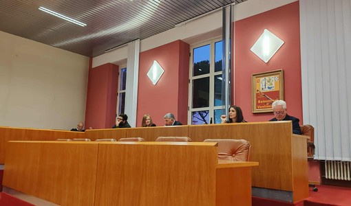Ventimiglia, revoca delle deleghe all’assessore Serena Calcopietro: la minoranza presenta una mozione