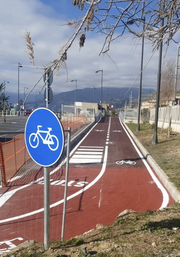 Bordighera: in fase di ultimazione il cantiere del nuovo tratto di pista ciclabile nella zona ovest Bordighera: in fase di ultimazione il cantiere del nuovo tratto di pista ciclabile nella zona ovest