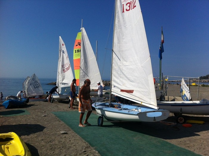 Il circolo velico di Ospedaletti apre le iscrizioni alla scuola di vela, quest'anno anche a San Lorenzo al Mare