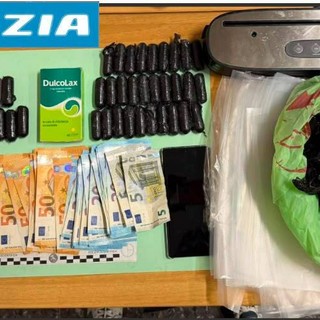 Cocaina nel bagnoschiuma e nella pancia: maxi sequestro e due arresti tra Vallecrosia e Ventimiglia Cocaina nel bagnoschiuma e nella pancia: maxi sequestro e due arresti tra Vallecrosia e Ventimiglia