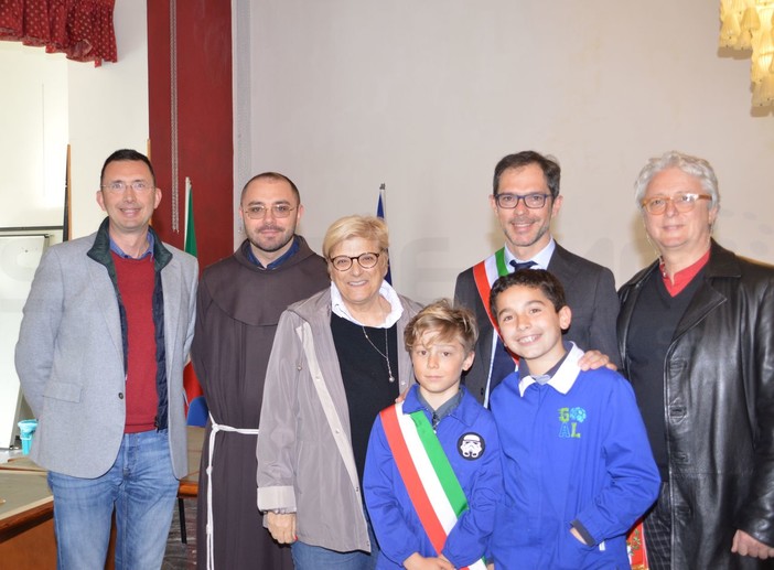 Bordighera: Sebastiano Ghione è il nuovo Sindaco dei ragazzi, a Palazzo del Parco l’insediamento ufficiale del Consiglio Bordighera: Sebastiano Ghione è il nuovo Sindaco dei ragazzi, a Palazzo del Parco l’insediamento ufficiale del Consiglio