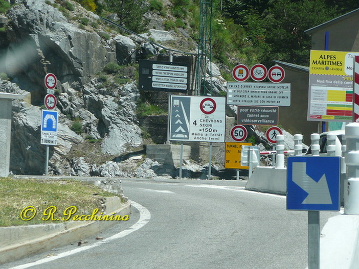 Riaperto al traffico alle 19.20 il tunnel del Tenda, era stato chiuso nel pomeriggio