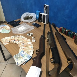 Bordighera: spaccio di droga e detenzione illegale di armi, quattro persone arrestate dai Carabinieri