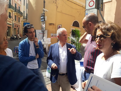 Imperia: il candidato Claudio Scajola alla Fiera del libro accompagnato dalla moglie Maria Teresa Verda