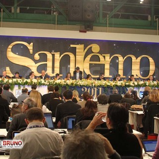 Festival di Sanremo 2011: ultimo giorno, scoppiano le polemiche e Morandi va a ruota libera