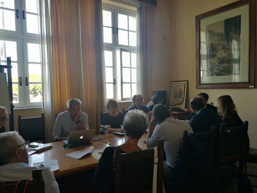 Bordighera: appalto unico rifiuti, in commissione la modifica alla convenzione, l’opposizione chiede di sottoporla all’ufficio legale, ma viene respinta